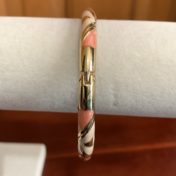 Gold tone pink and cream hinge bracelet - Picture 2 of 6